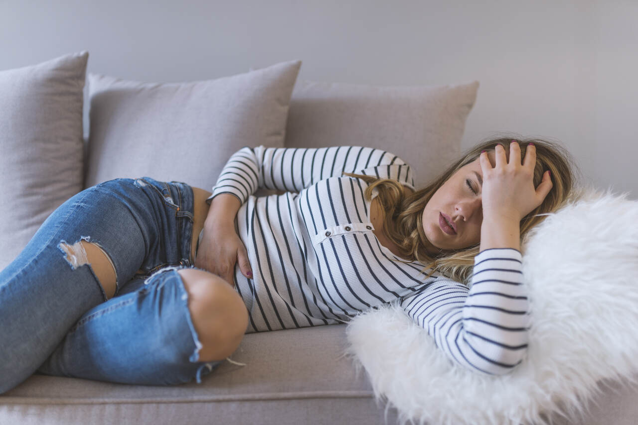 Dor, atraso ou ciclo irregular estresse, mioma ou endometriose